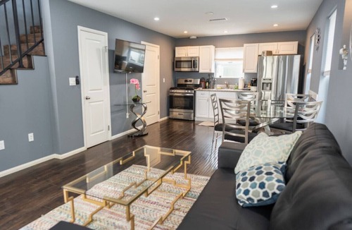 NoHo Arts District Villa | FIFA World Cup: NoHo MODERN 2BR TOWNHOME w/PRIVATE FENCED PATIO & PARKING p20