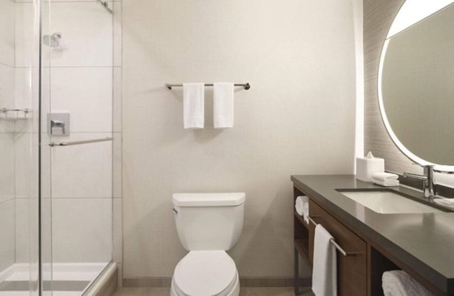 Burlingame House | Find comfort at our family-friendly hotel room in San Francisco