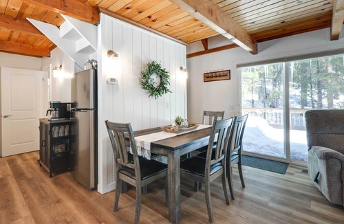 Cold Springs Cottage | Forested Cold Springs Cabin w/Wood-burning Stove!