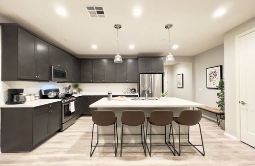 Lancaster House | Former Model Home, 3 Car Garage, Gym, Sleep 14