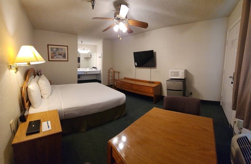 Fresno House | Formosa Inn