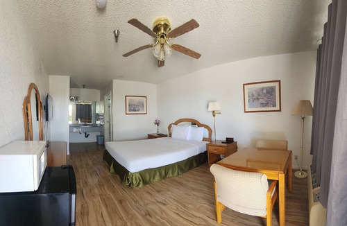 Fresno House | Formosa Inn
