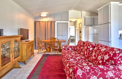 Woodlands House | Four Little Bears w/ AC, 15 mins. to lake, ski resort, & the village