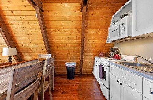 June Lake Cabin | Four Seasons Cabin 2