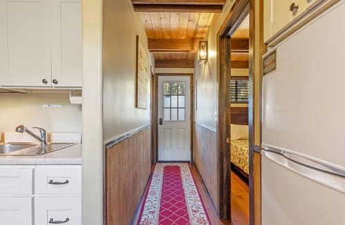 June Lake Cabin | Four Seasons Cabin 3 with Sierra views