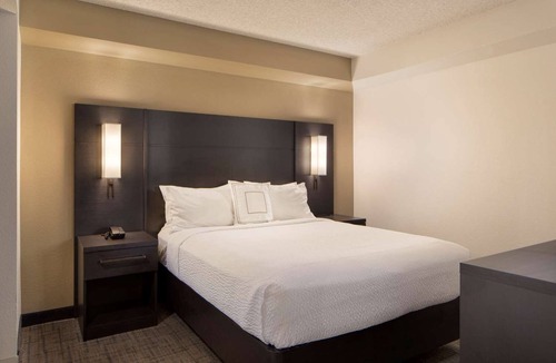 Raisin Hotel | Four Welcoming Studio in Fresno with Delightful Breakfast | Free Parking