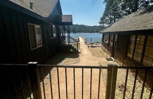 Bass Lake Cabin | Fox Cabin - Lakefront Property-Hot Tub-Sleeps 4