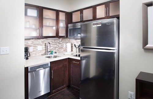 Corona Apartment | Free Breakfast. Pool & Hot Tub. Gym. King Suite. Near Amazon!