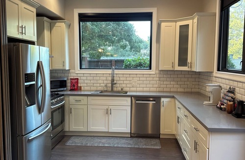 Merriewood Apartment | Free driveway parking, fast wifi, peaceful, and private
