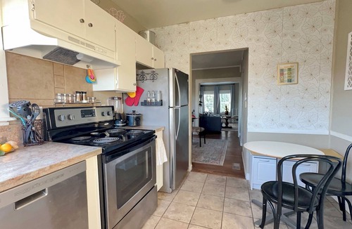 Oakland House | Free Parking Fast WiFi Backyard Near OAK & BART