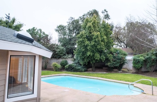 Raisin House | Fresno retreat with pool