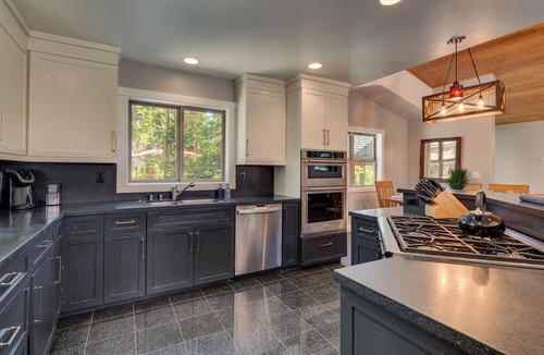South Tahoe House | Front and Center - TLUXP