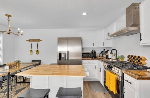 Friant House | Fully Furnished 3BR 1bath home– Ideal for 30+ Day Stays