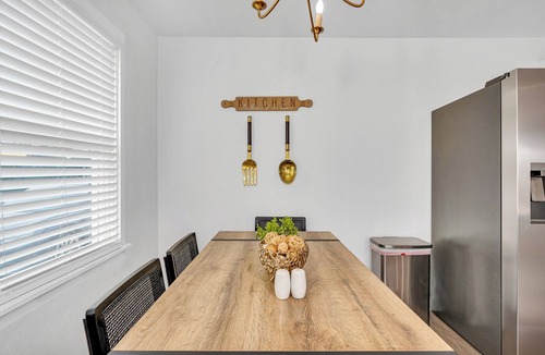 Friant House | Fully Furnished 3BR 1bath home– Ideal for 30+ Day Stays