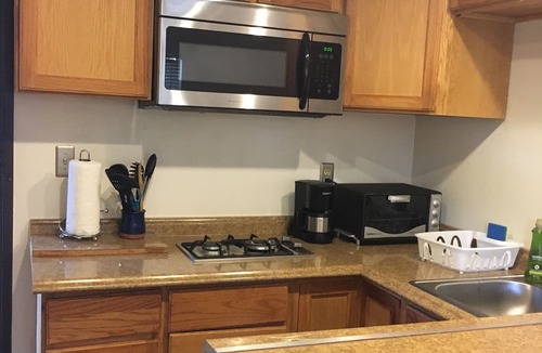 Los Feliz Apartment | Fully Furnished Studio w/garden + private W/D