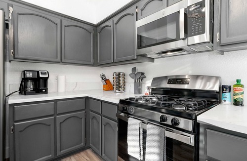 Elk Grove House | Fully Renovated Mansion w/4BD/3BA w/Ample Space