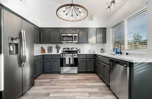 Elk Grove House | Fully Renovated Mansion w/4BD/3BA w/Ample Space