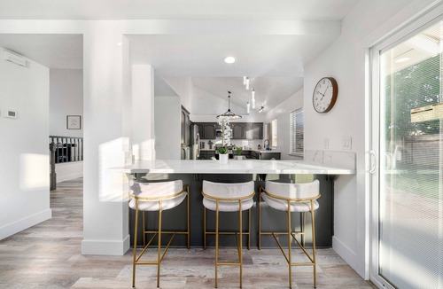 Elk Grove House | Fully Renovated Mansion w/4BD/3BA w/Ample Space