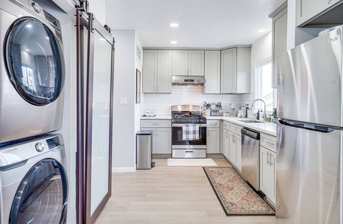 Oakland Apartment | Fully Renovated Oakland Retreat: 4 Mi to Downtown!