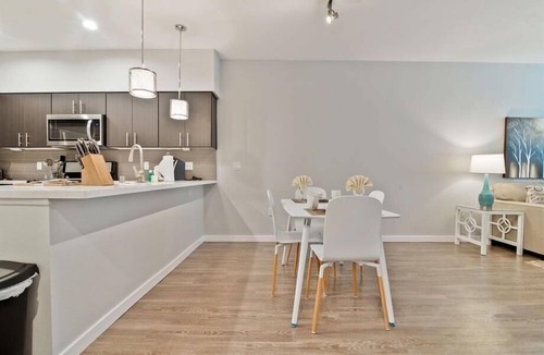 Menlo Park Apartment | Furnished 1BR w/Shared Fire Pit, Heated pool & BBQ