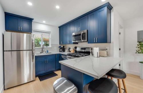 Sunnyvale West House | Furnished 1BR WiFi Parking Patio Desk
