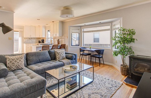 Downtown House | Furnished 3BR Home in S San Francisco w/ Parking