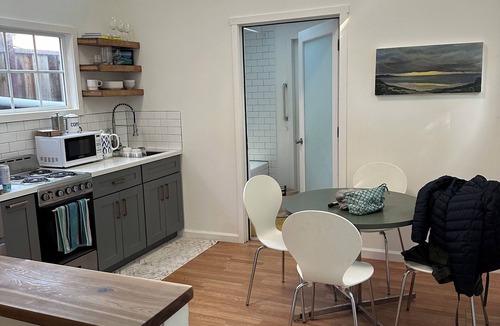 Westside Santa Cruz Cottage | Furnished Loft Unit Near Mission Hill – Utilities Included!