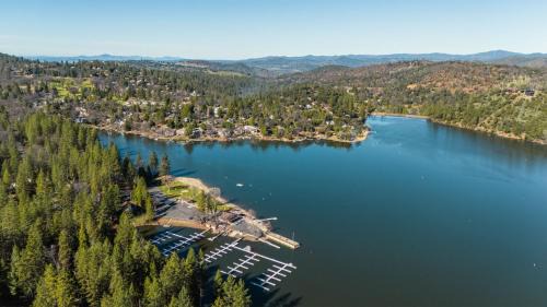 Groveland House | Game Room, 8 guests- Lake, Yosemite, Sonora nearby