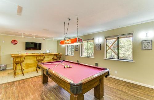Groveland House | Game Room + Bar: Wooded Pine Mountain Lake Retreat