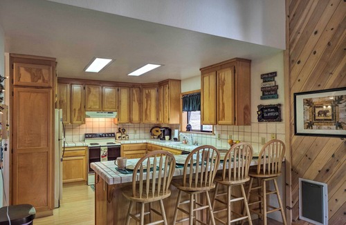 Arnold Cottage | Game Room & Deck: Pet-friendly Camp Connell Cabin