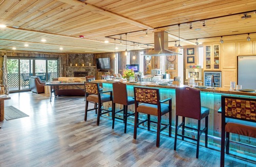 Stateline Condo | Game Room, Mtn Views! Unit 1 Mi to Heavenly Resort