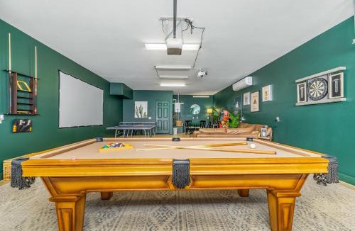 Terra Lago House | GAMEROOM, King Beds, Movie Projector, Heated Saltwater Pool, Golf and Games!
