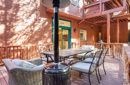 Pine Mountain Club House | Games Galore! Pine Mountain Club Retreat Near Town