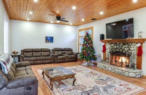 Pine Mountain Club House | Games Galore! Pine Mountain Club Retreat Near Town