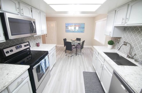 Chinatown Condo | Gannet ·- Adorable Condo By Strip- Restaurants,Shopping