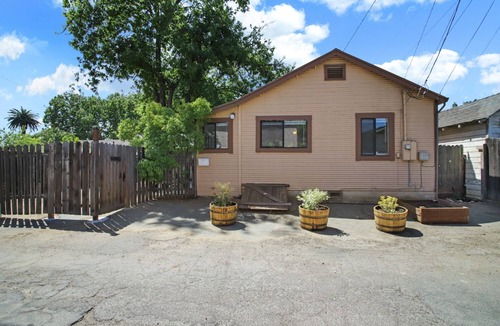 Lodi Cottage | Garden Cottage In Little Mexico. Walk downtown.