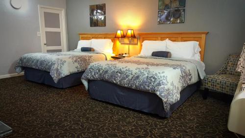 Pinedale Hotel | Garden View Inn