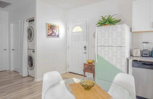 Atwater Village House | Gated 2BD/2BA Designer Home w/Parking・Yard・Family Park・DTLA & FIFA & Silverlake