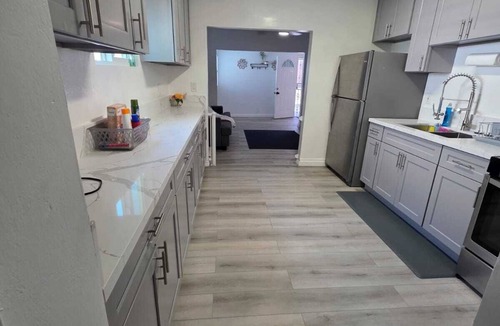 Central San Pedro House | GATED 3 BED, 2 BATH HOME WITH PARKING AND LAUNDRY!