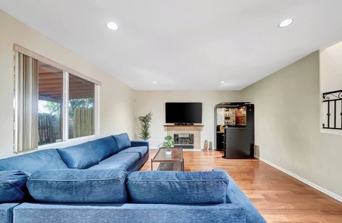 Tarzana House | Gated 5BR Villa on Private Street - Great Location