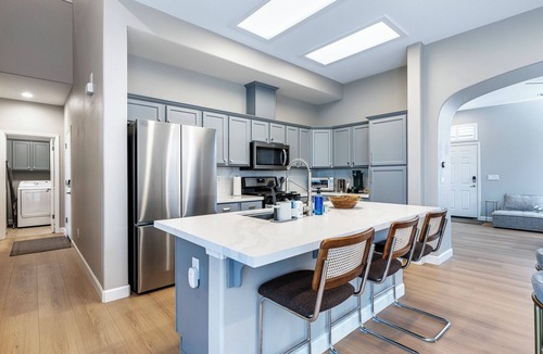 Clovis House | Gated Clovis retreat - 4 bedroom- Workspace, close to eats and shops