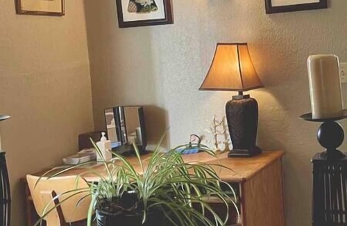 Oakland House | Gated cottage*self ck-in*fast WiFi*free parking