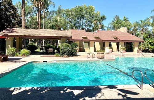 Downtown Condo | Gated, Private, Safe, Clean Upstairs Condo-Pool & Gym!