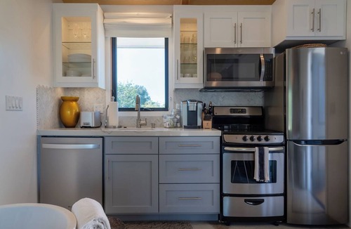 Paso Robles House | Gated Vineyard Ranch + Fire Pit | Paso Robles | Cocavin Carriage House