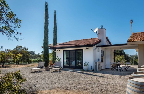 Paso Robles House | Gated Vineyard Ranch + Fire Pit | Paso Robles | Cocavin Carriage House