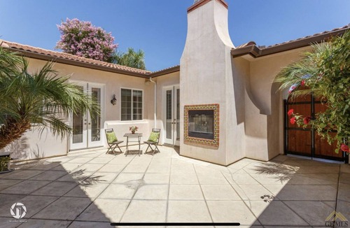 River Oaks House | Gates, Clean & Serene guest quarters