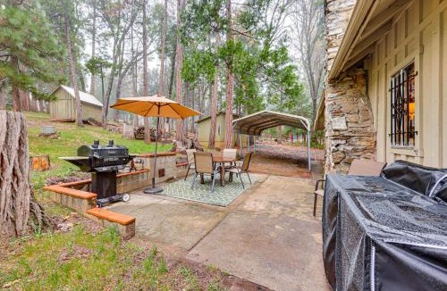 Camp Nelson House | Gateway to Sequoia Nat’l! Rustic Cabin w/Patio