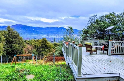 Yosemite Forks House | Gateway to Yosemite-Gorgeous mountain view cottage