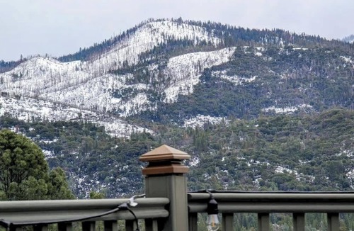 Yosemite Forks House | Gateway to Yosemite-Gorgeous mountain view cottage