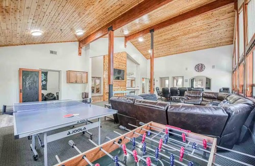 Shaver Lake Cabin | Gather at Shaver Lake Lodge - 7 bedrooms and sleeps 26 comfortably